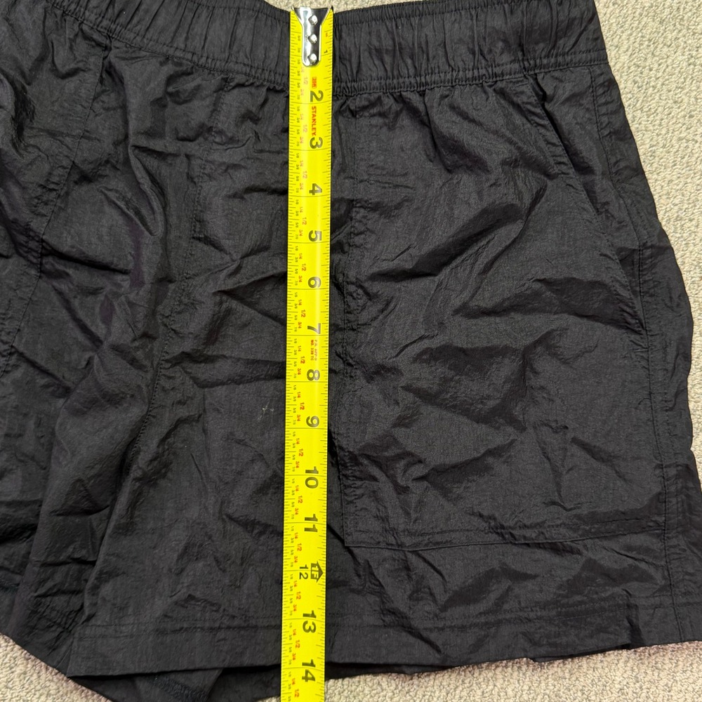 Athleta Black Crinkle Nylon Pull On Athletic Pocket Shorts Size Medium M - Picture 8 of 8
